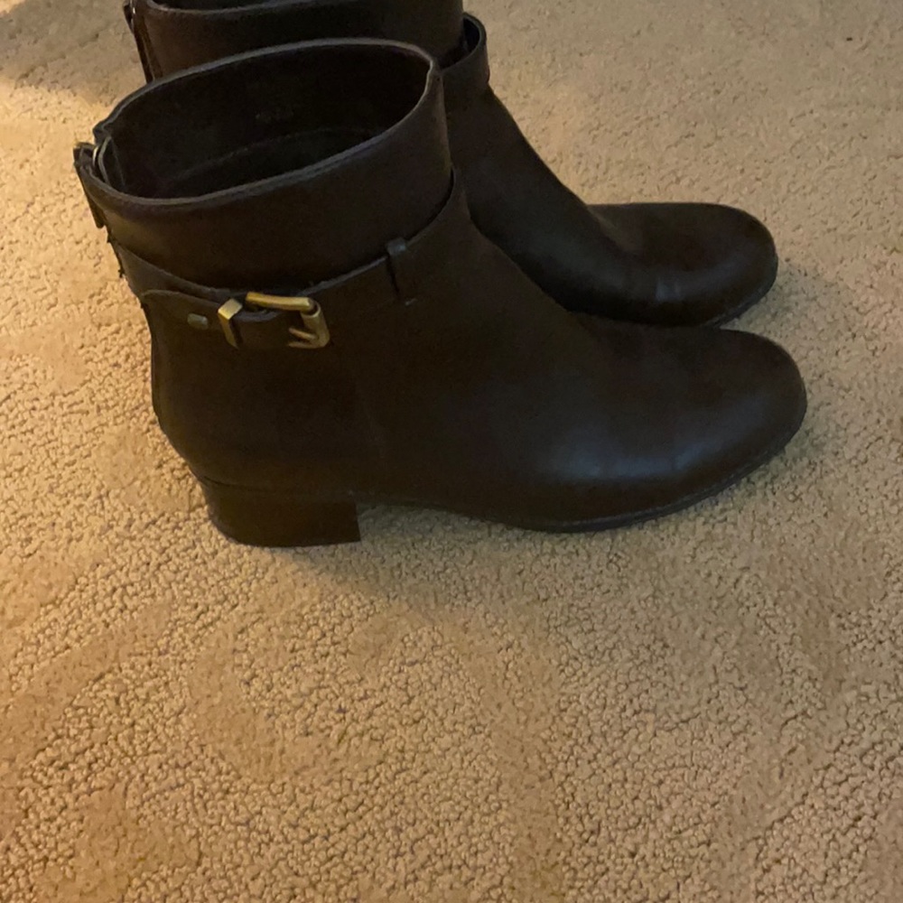 Bandolino 2” brown ankle boots with buckle